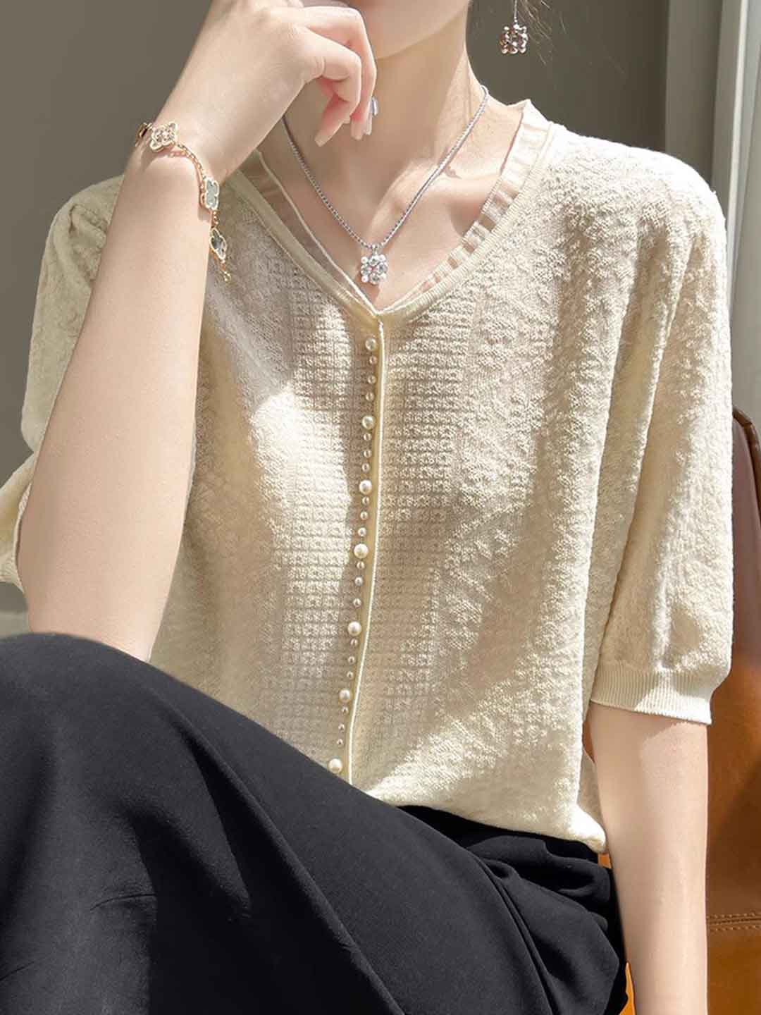 Alexis | Retro V-Neck Lantern Top
