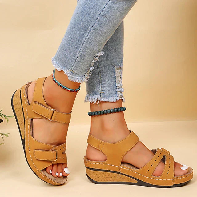 Loes | Open toe orthopedic sandals