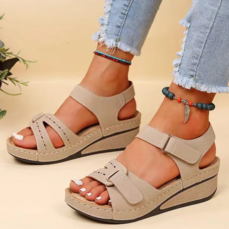 Loes | Open toe orthopedic sandals